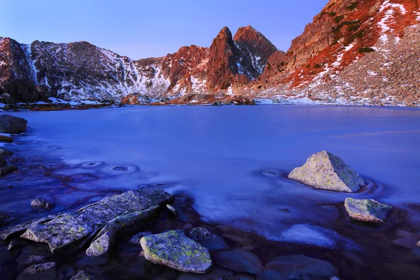 Východ slunce barvy v národní park retezat — Stock fotografie