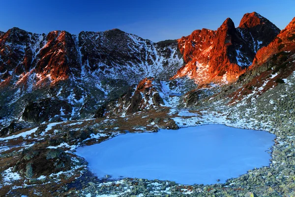 Alpská krajina v národní park retezat, Rumunsko — Stock fotografie
