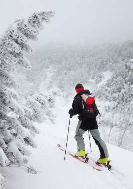 Tur kayağı kış koşullarında