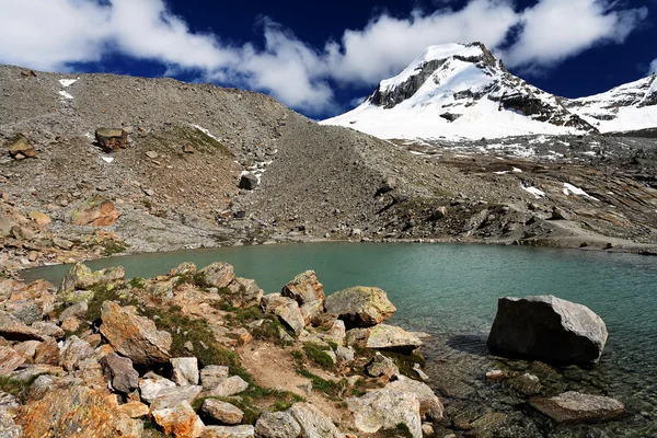 Dağ manzarası gran paradiso Milli Park, İtalya — Stok fotoğraf