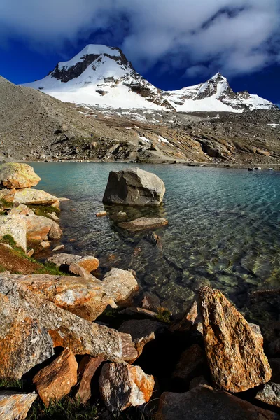 Mountain landscape in Gran Paradiso National Park, Italy — Stock Photo, Image