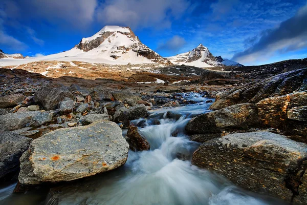 Horská krajina v národním parku gran paradiso, Itálie — Stock fotografie