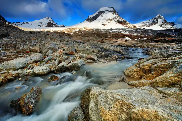 Гірський краєвид в Gran Paradiso Національний парк, Італія — стокове фото