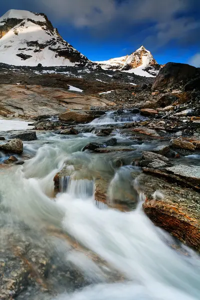 Гірський краєвид в Gran Paradiso Національний парк, Італія — стокове фото