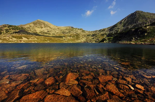 Nyní si jezero v národní park retezat, Rumunsko — Stock fotografie