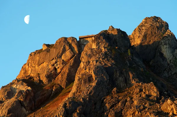 Puesta de sol en las montañas — Foto de Stock