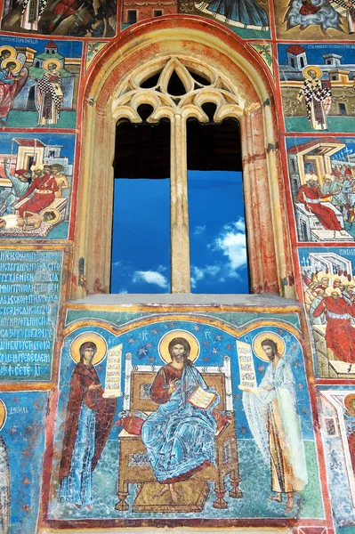 Voronet kolostor festett fal, Világörökség, Moldávia, Románia — Stock Fotó