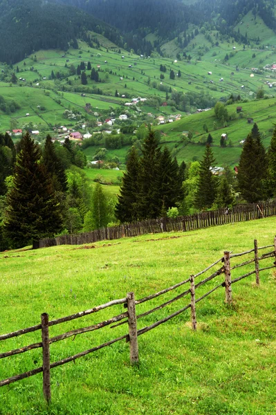 Paysage de montagne en Moldavie, Roumanie, Europe — Photo