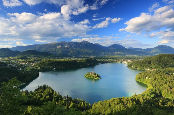 Panoramautsikt över sjön bled, Slovenien — Stockfoto