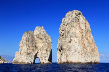 Faraglioni kayalıkları, capri