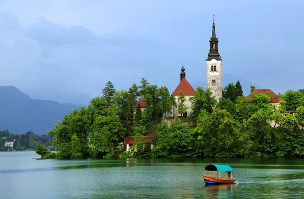 Båt på sjön bled — Stockfoto