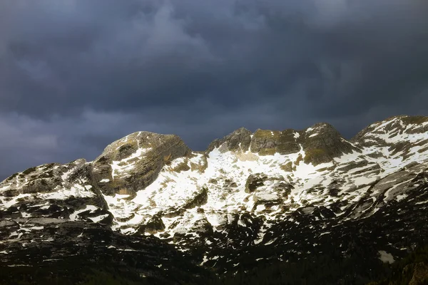 Бушующие облака над Джлианскими Альпами — стоковое фото