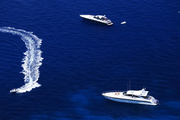 Yates en el mar Mediterráneo —  Fotos de Stock