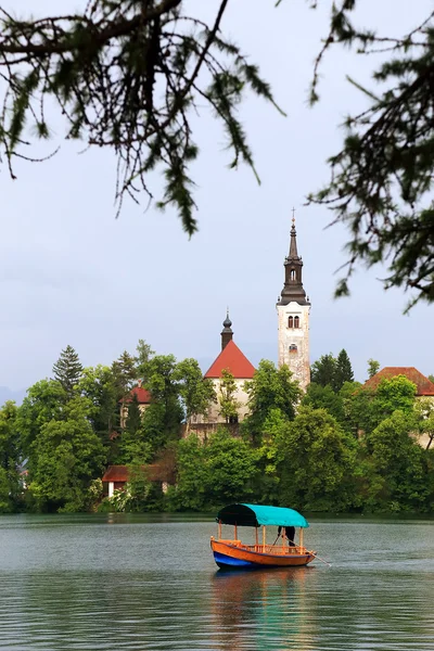 Loď na jezeře bled, Slovinsko, Evropa — Stock fotografie