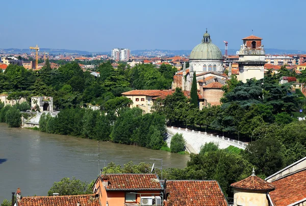 Rio Adige em Verona, Italia, Europa — Fotografia de Stock