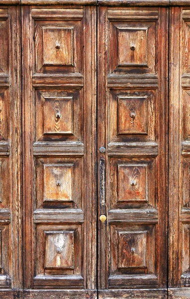 Ușa tradițională în Verona, Italia, Europa — Fotografie, imagine de stoc