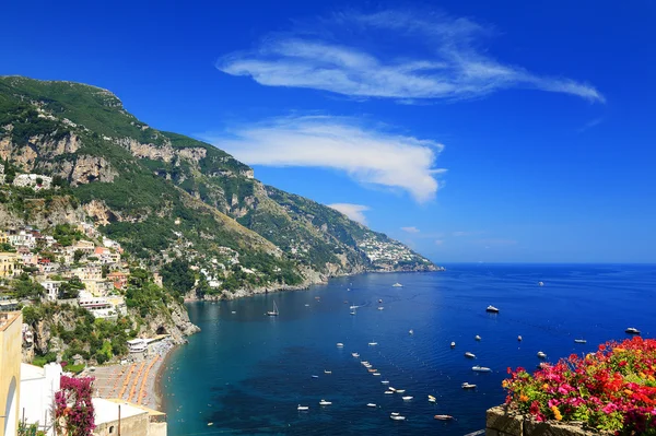 Positano over de amalfi kust, Italië, Europa — Stockfoto