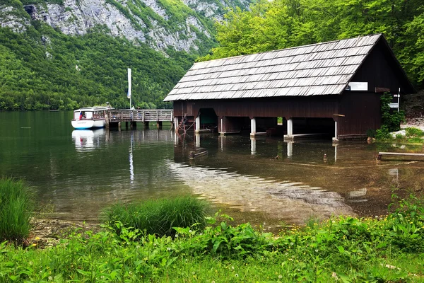 Βάρκα στη λίμνη bled, της Σλοβενίας, Ευρώπη — Φωτογραφία Αρχείου