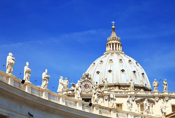 Detalu architektonicznego z san pietro placu, Rzym, Włochy — Zdjęcie stockowe