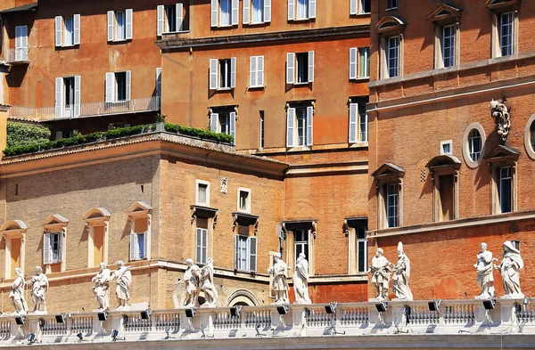 Detalle arquitectónico de la Plaza de San Pietro, Roma, Italia — Foto de Stock