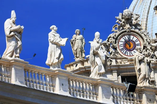 Detalle arquitectónico de la Plaza de San Pietro, Roma, Italia —  Fotos de Stock