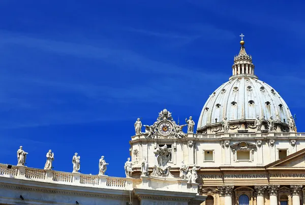 Detalle arquitectónico de la Plaza de San Pietro, Roma, Italia — Foto de Stock