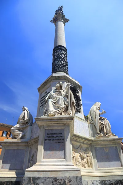 Onbevlekte kolom in mignanelli vierkante, rome — Stockfoto