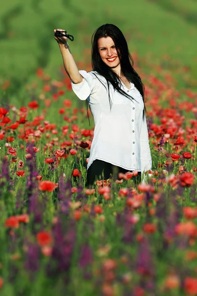 Young brunette beautiful girl enjoying the spring flowers — Stock Photo, Image