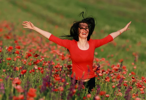 Young brunette beautiful girl enjoying the spring flowers — Stock Photo, Image