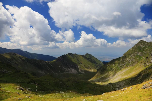 Balea Lake in Fagaras Mountains, Roemenië — Stockfoto