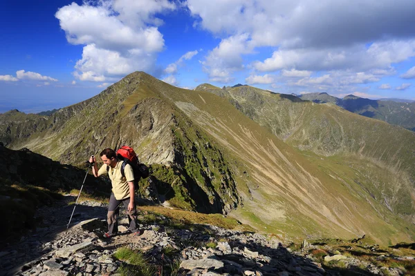 Nature photographer taking photos in the mountains — Stock Photo, Image
