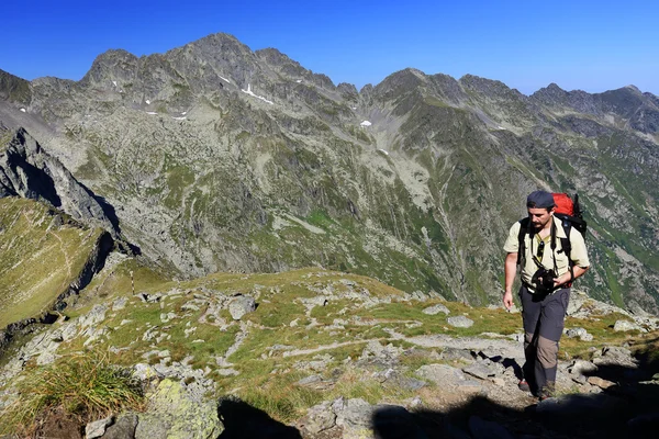 Wędrówki alpejskie w Alpach Transylwańskich, Rumunia, Europa — Zdjęcie stockowe