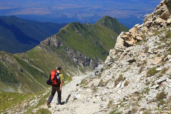 Trekking alpin dans les Alpes de Transylvanie, Roumanie, Europe — Photo