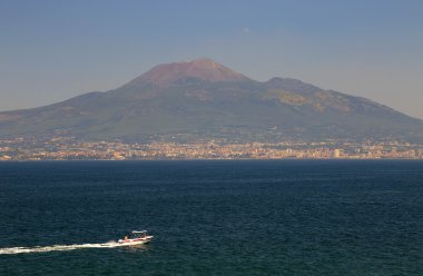 Vezüv Yanardağı ve Napoli Körfezi