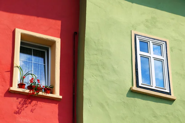 Détail architectural dans la ville médiévale de Sighisoara, Transylvanie — Photo