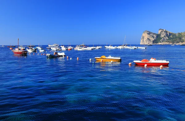 Яхтинг на Средиземном море — стоковое фото