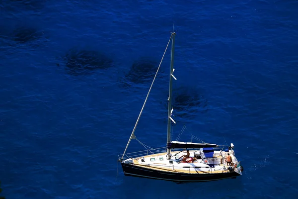 Yachting sur la mer Méditerranée — Photo