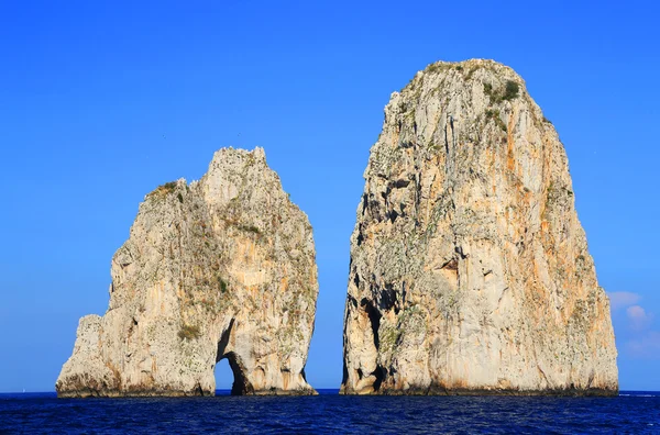 Klippen von Faraglioni, Capri — Stockfoto