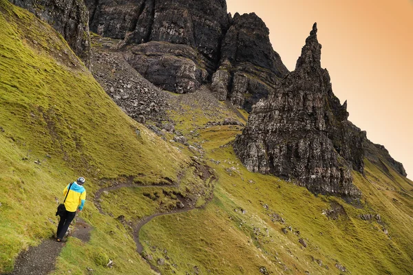 Trekking at Old Man of Storr — Stock Photo, Image