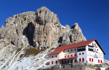 Dolomites'in Locatelli sığınmak