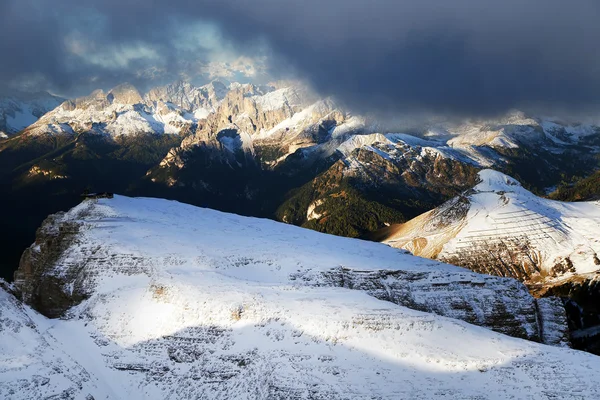 Alpine winterlandschap — Stockfoto