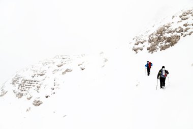 dağlarda trekking kış