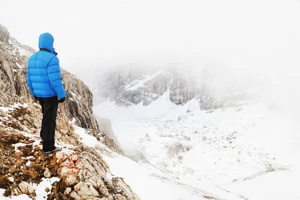 Зимние походы в Доломитовых Альпах — стоковое фото