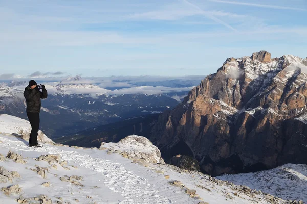 Winter trekking in the Dolomites — Stock Photo, Image