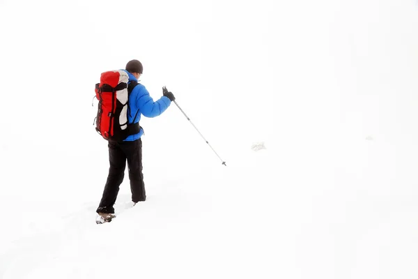 Trekking alpino invernale — Foto Stock
