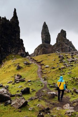 turist dağlarda yükselir