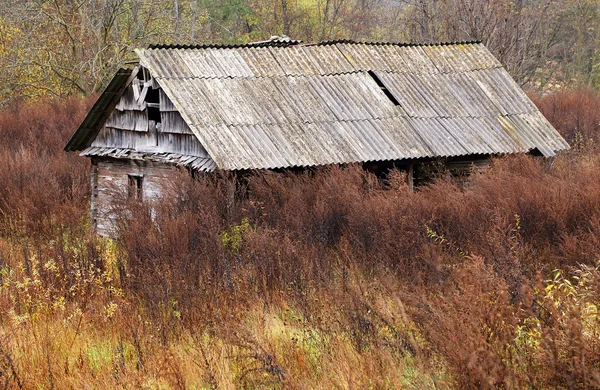 旧的木制农舍 — 图库照片