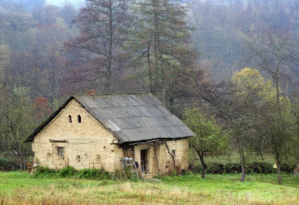 Старый дом — стоковое фото