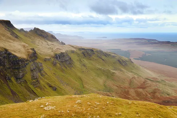 Montanhas de outono com lough — Fotografia de Stock