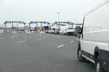 Teh Nadlac sınırında, Romanya ve Avrupa 'da arabalar bekliyor
